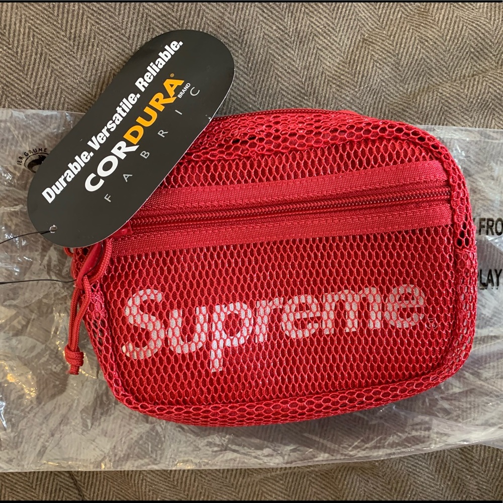 Supreme SS20 shoulder bag. Red.